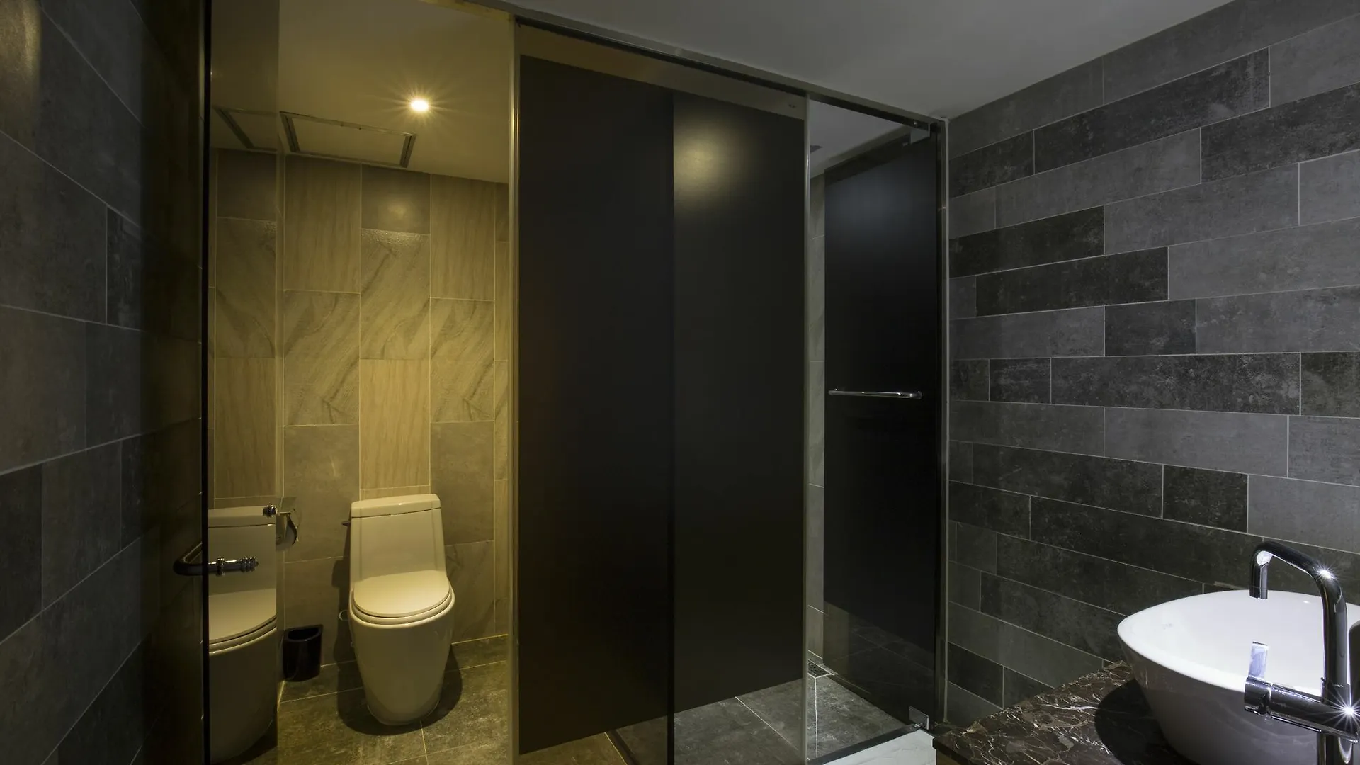 Cinema House Hotel In Busan 3*,